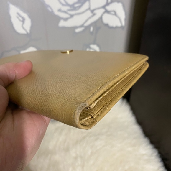 Beige Chanel long wallet with card slots and lots of pockets - Picture 4 of 15